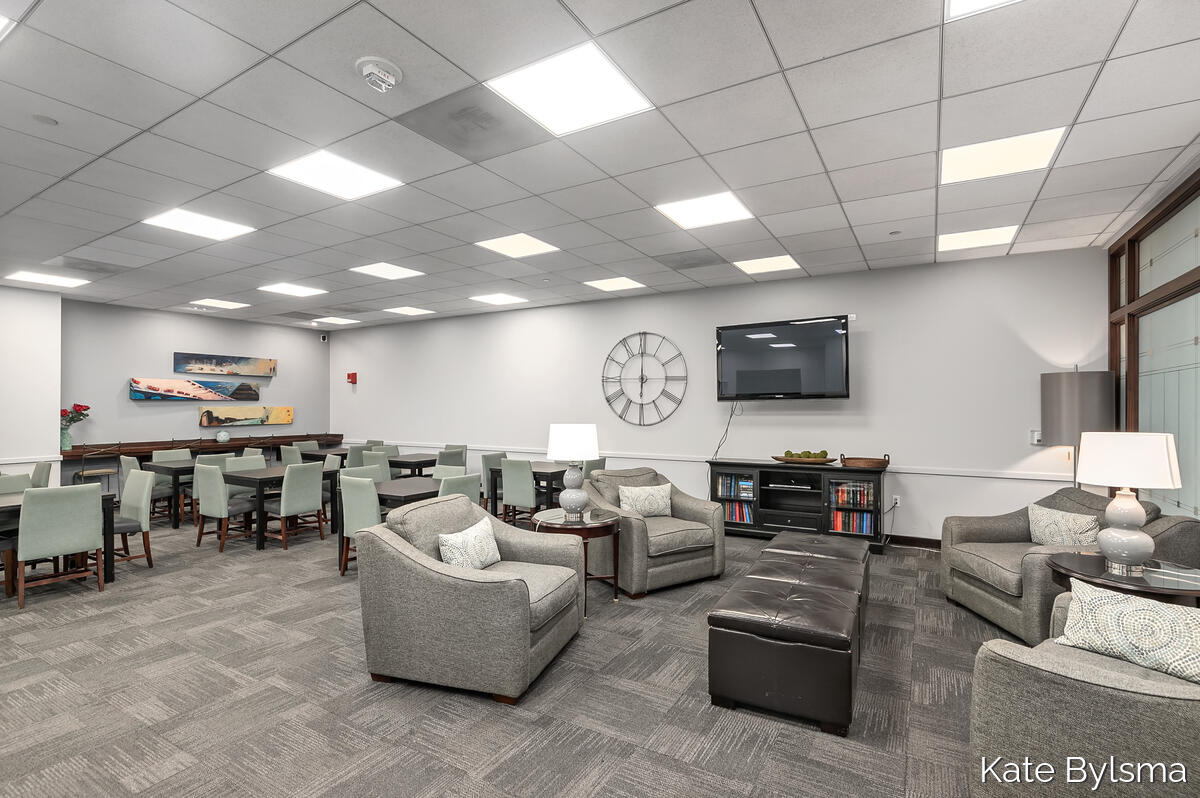 33 Campau Circle NW Grand Rapids MI 49503