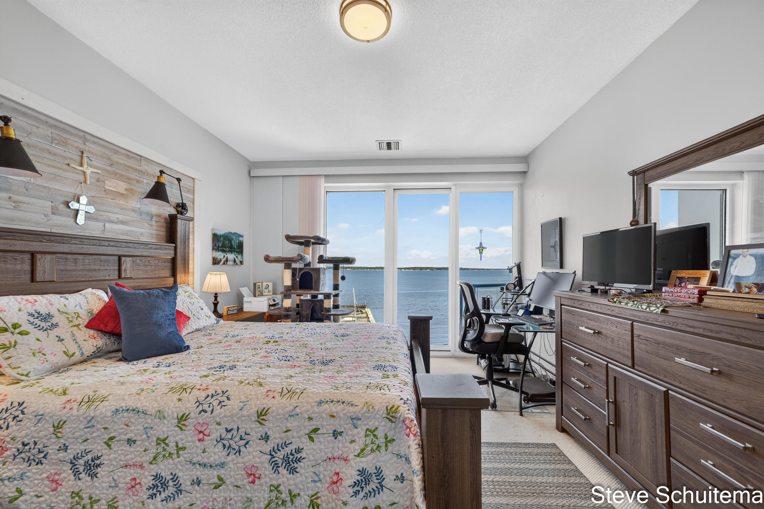 2964 Lakeshore Drive Muskegon MI 49441
