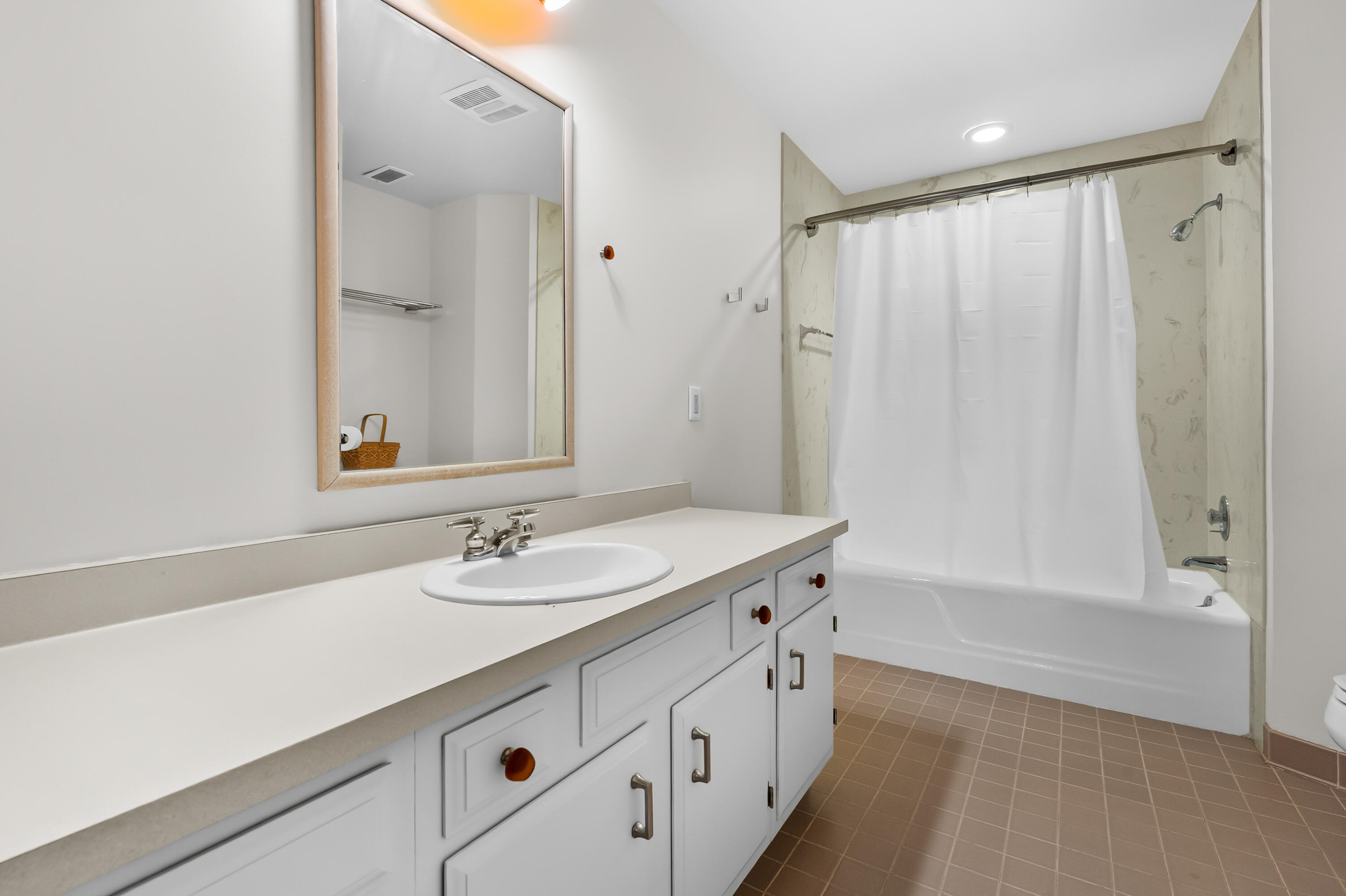 4040 Greenleaf Circle 408 Kalamazoo MI 49008