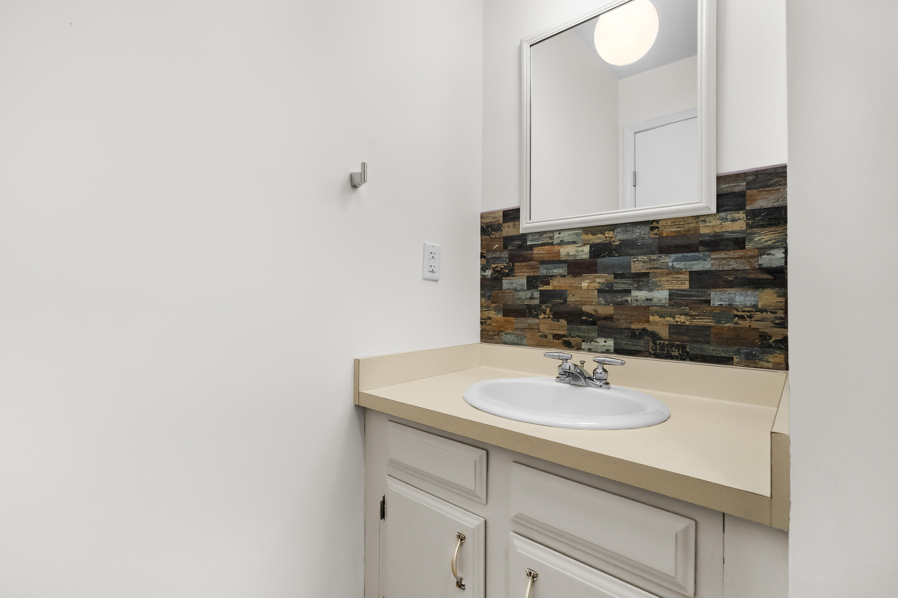 4040 Greenleaf Circle 408 Kalamazoo MI 49008