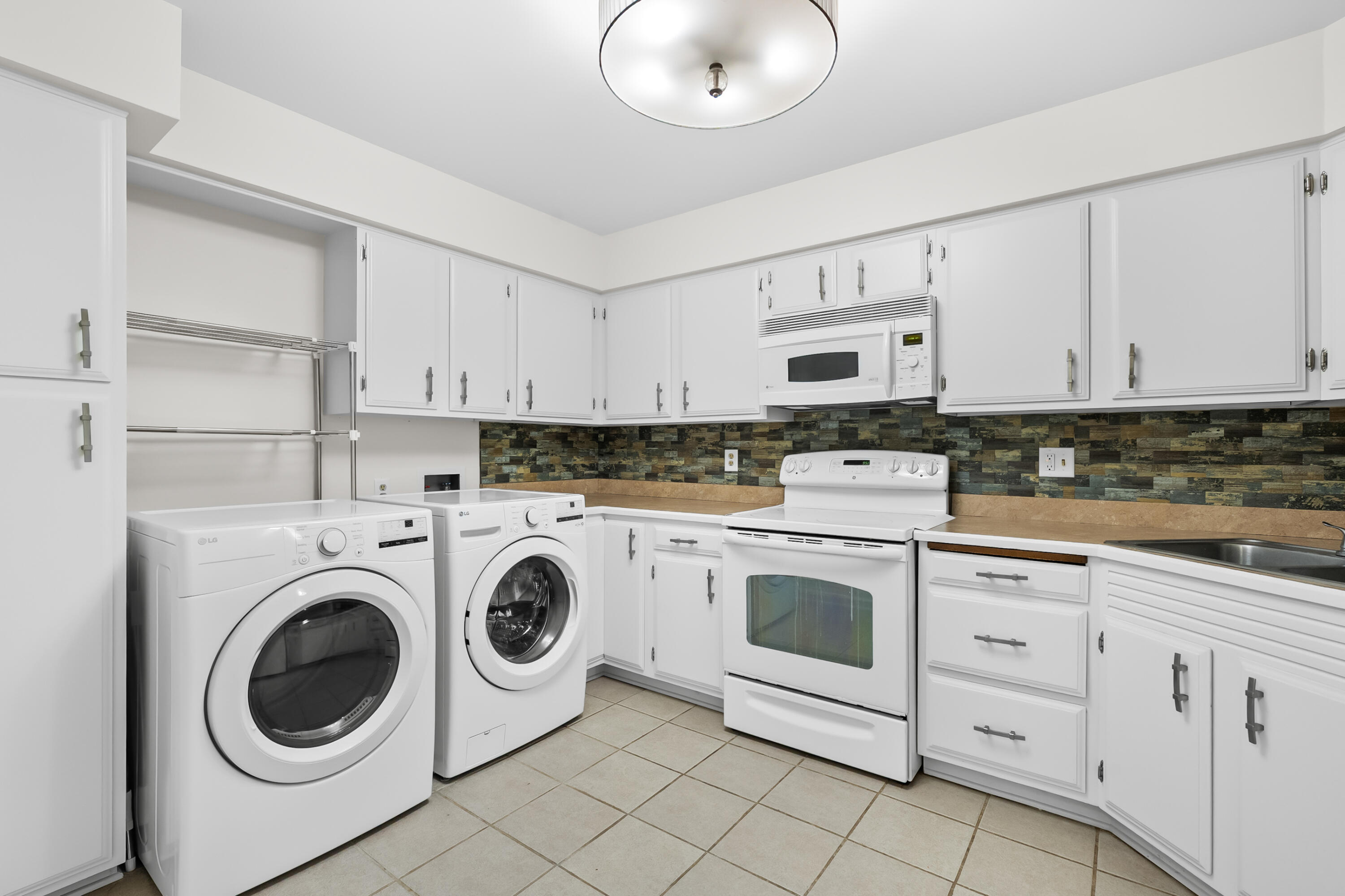 4040 Greenleaf Circle 408 Kalamazoo MI 49008