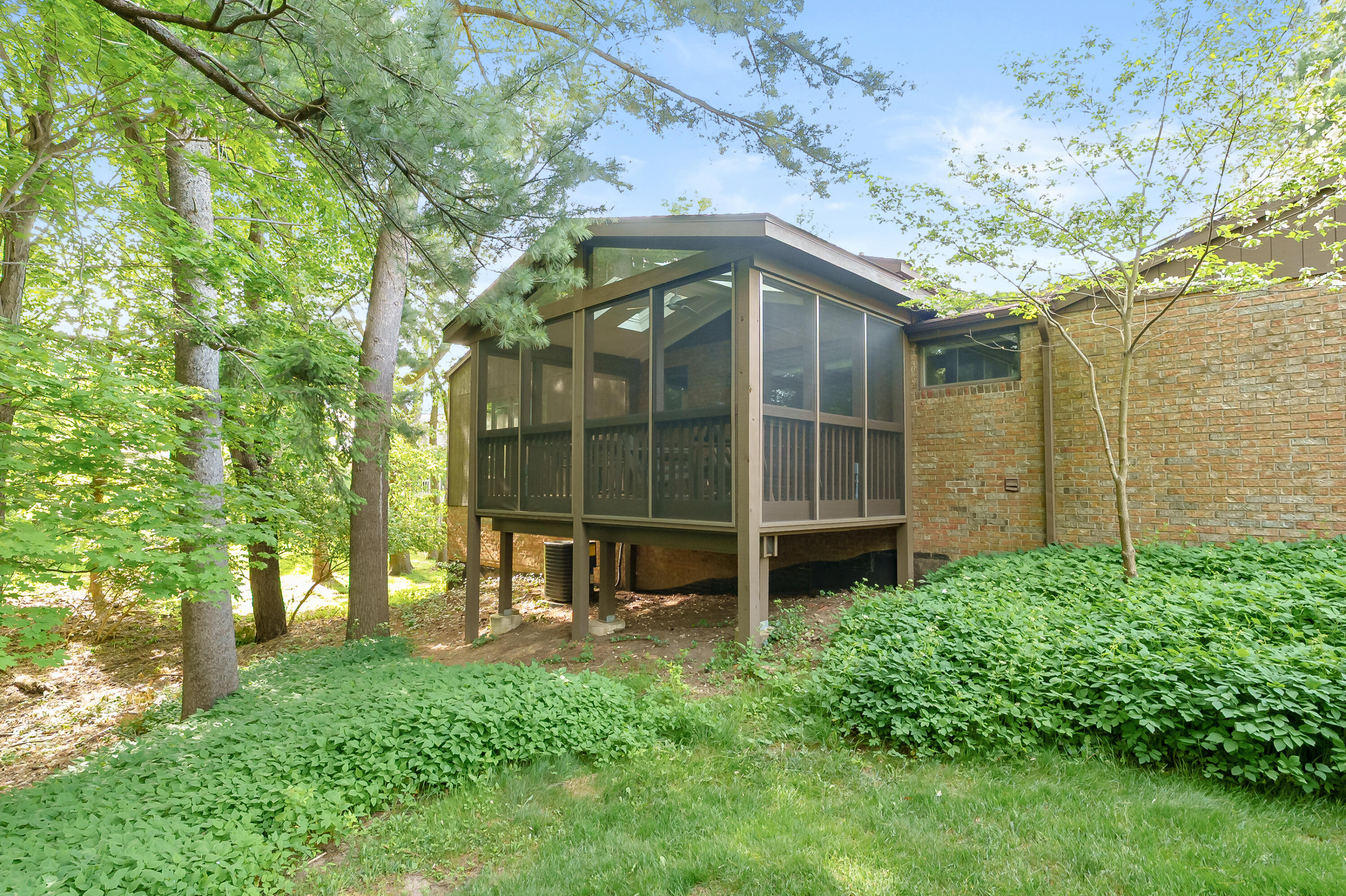 121 Pine Cove Circle Kalamazoo MI 49006