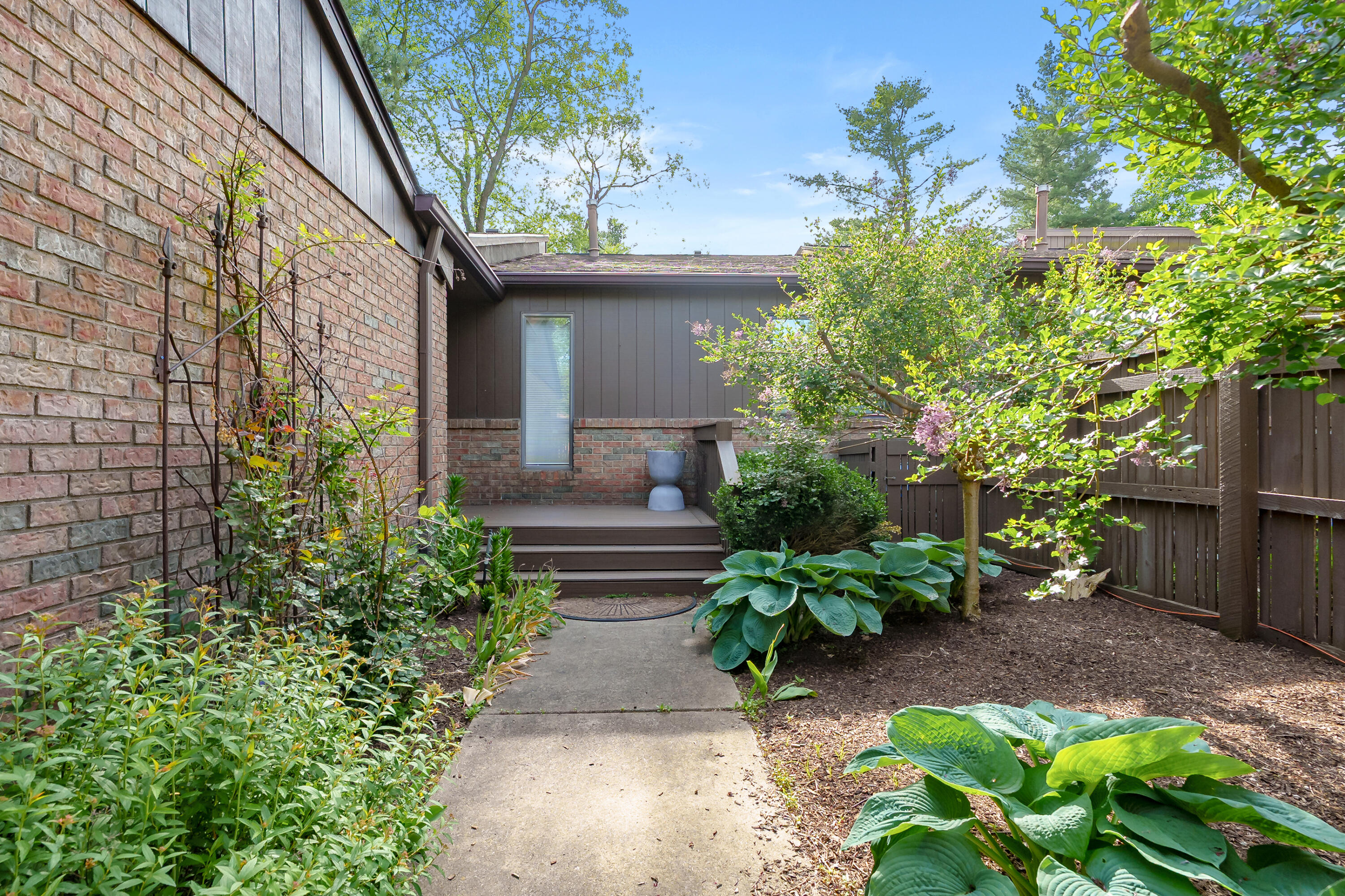 121 Pine Cove Circle Kalamazoo MI 49006