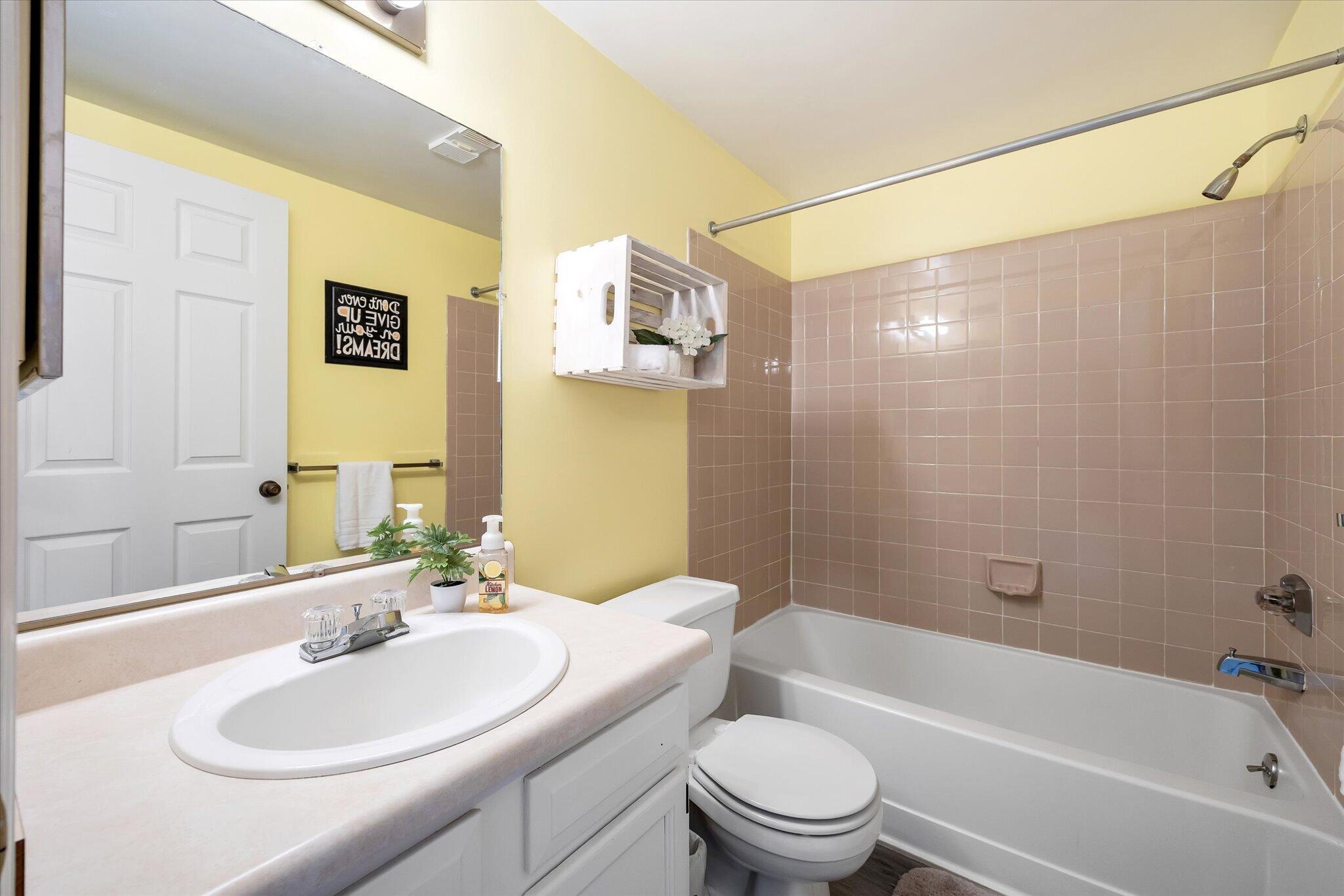 3344 Devonwood Hills NE Grand Rapids MI 49525