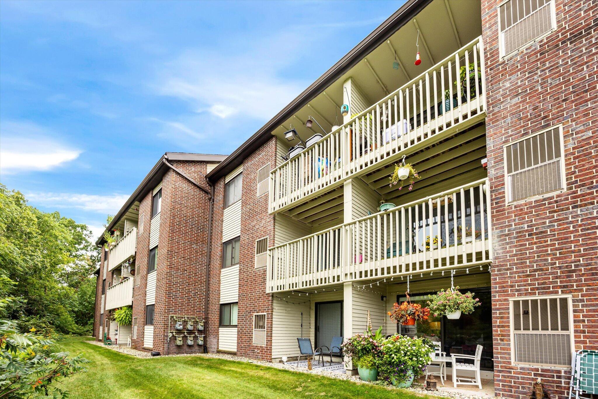 3344 Devonwood Hills NE Grand Rapids MI 49525