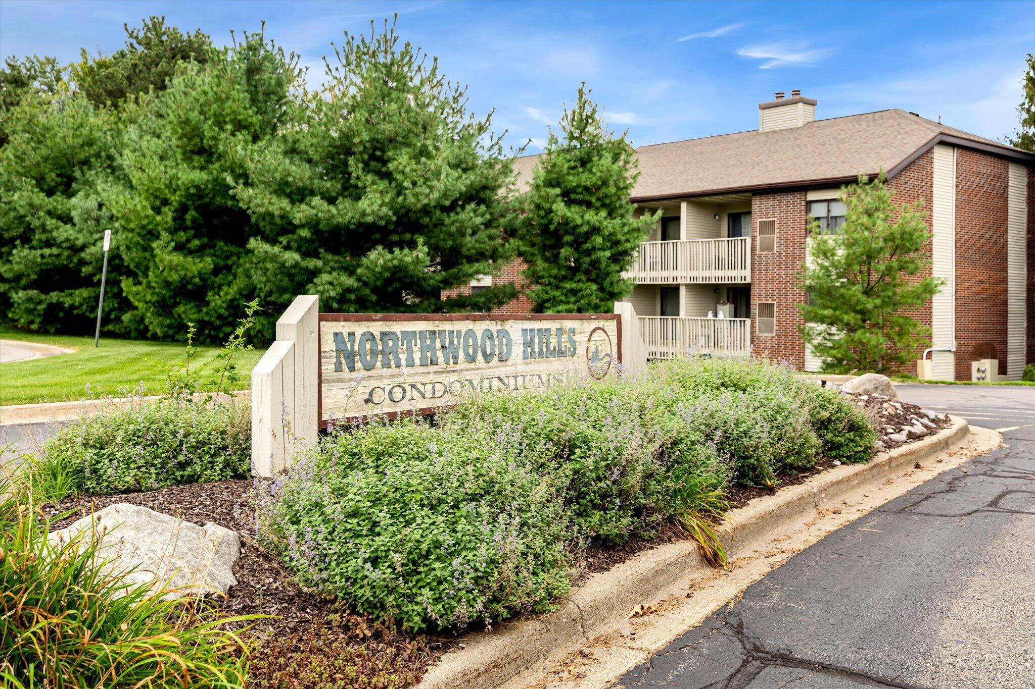 3344 Devonwood Hills NE Grand Rapids MI 49525