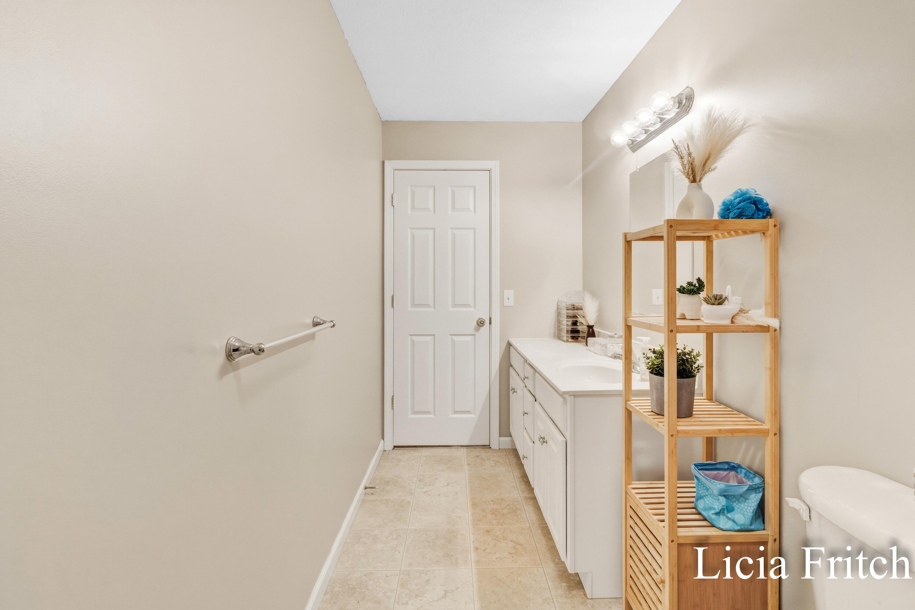 1527 W Addison Way Muskegon MI 49445