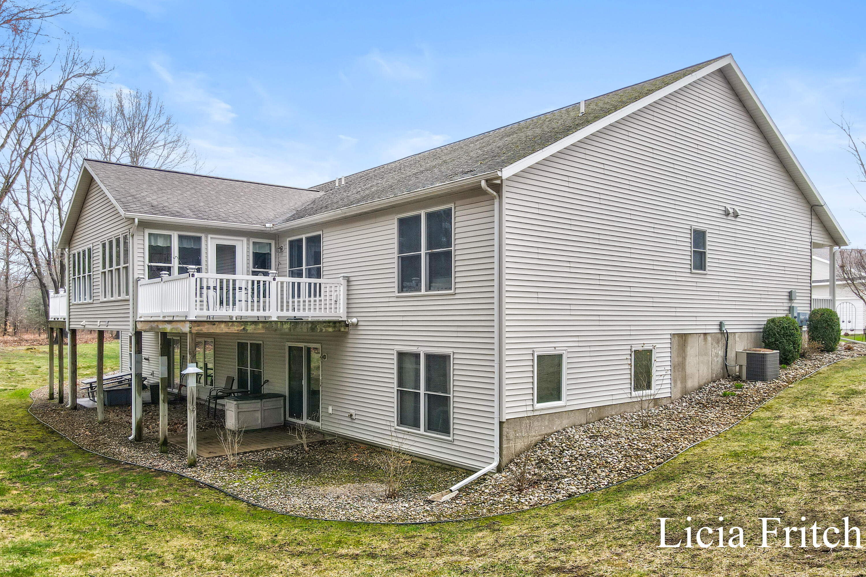 1527 W Addison Way Muskegon MI 49445