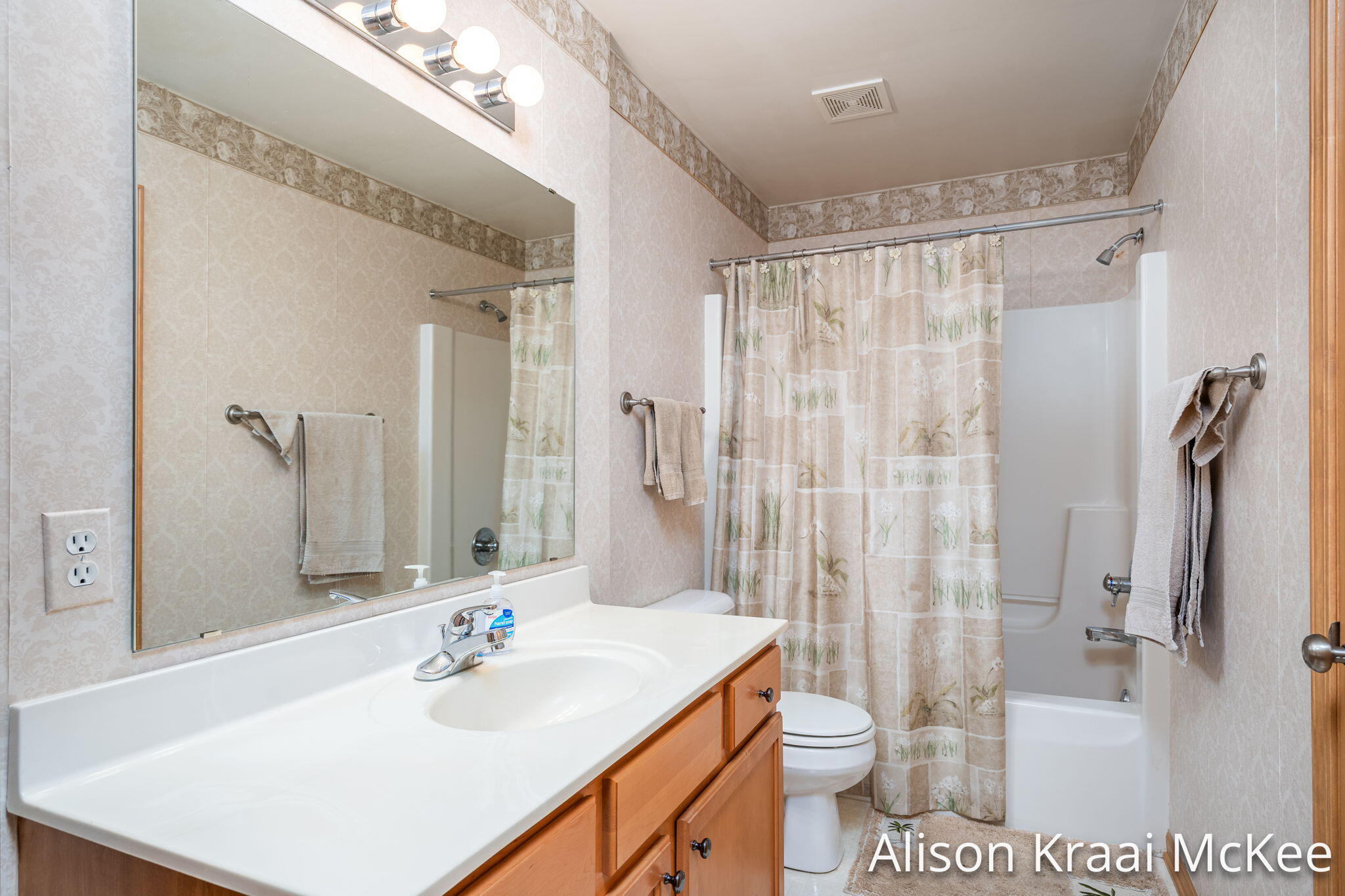 5923 W Lyn Haven Drive SE Grand Rapids MI 49512