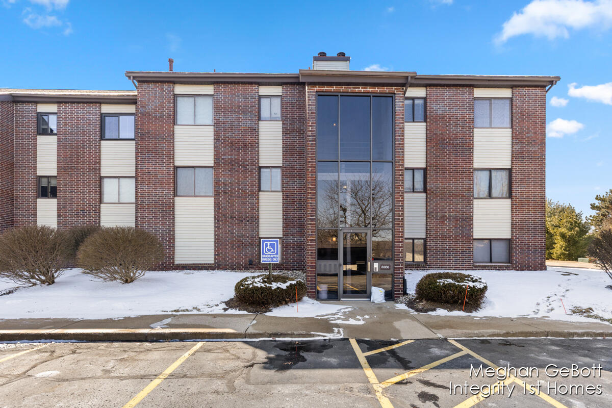 3280 Devonwood Hills NE Grand Rapids MI 49525