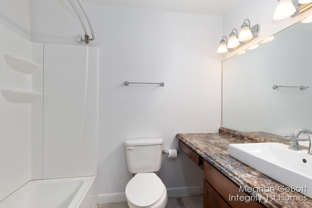 3280 Devonwood Hills NE Grand Rapids MI 49525