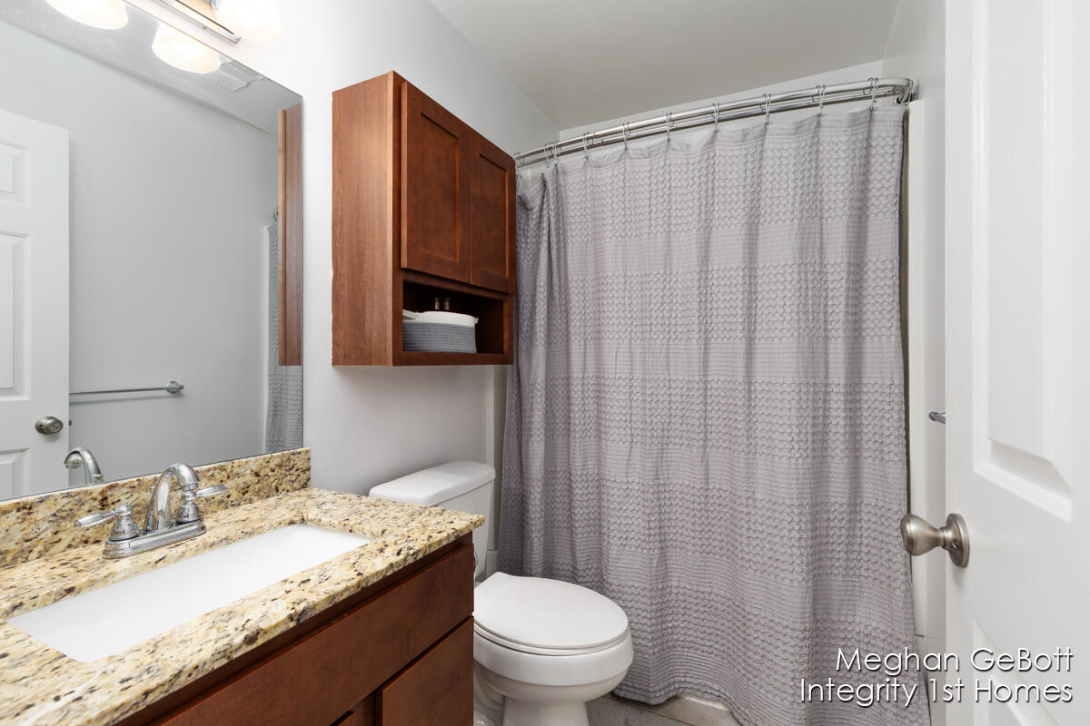 3280 Devonwood Hills NE Grand Rapids MI 49525