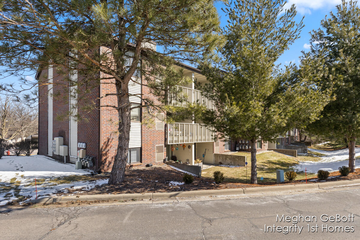 3280 Devonwood Hills NE Grand Rapids MI 49525