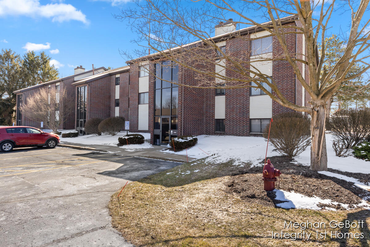 3280 Devonwood Hills NE Grand Rapids MI 49525
