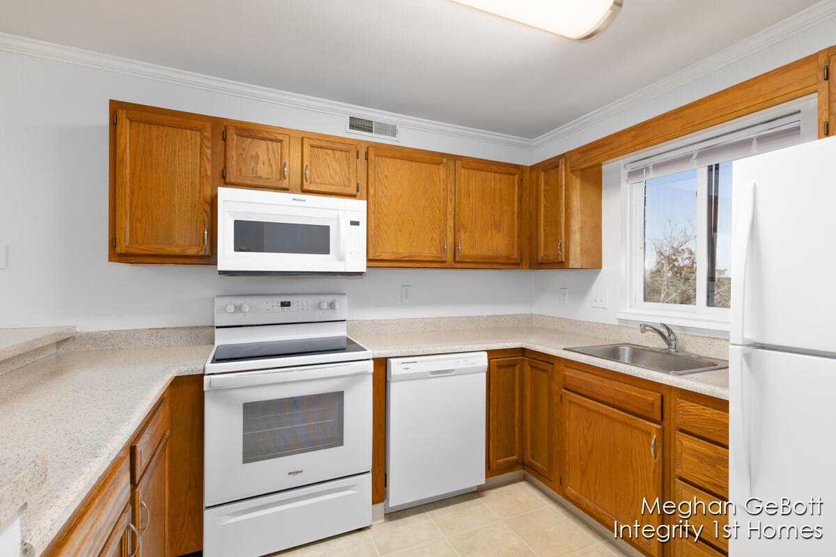 3280 Devonwood Hills NE Grand Rapids MI 49525