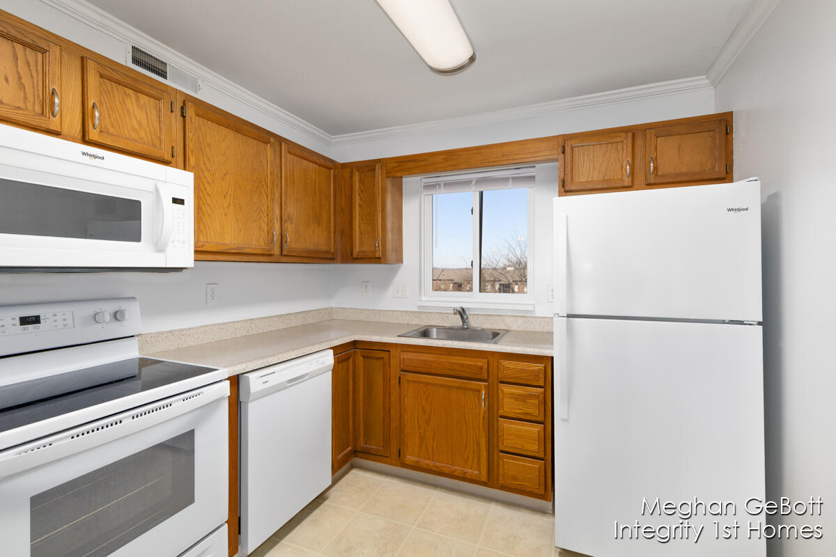 3280 Devonwood Hills NE Grand Rapids MI 49525
