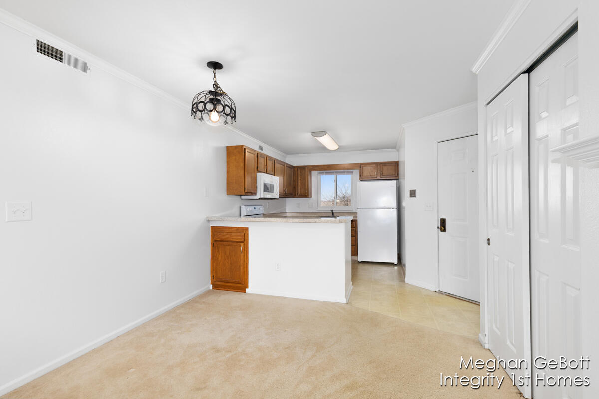 3280 Devonwood Hills NE Grand Rapids MI 49525