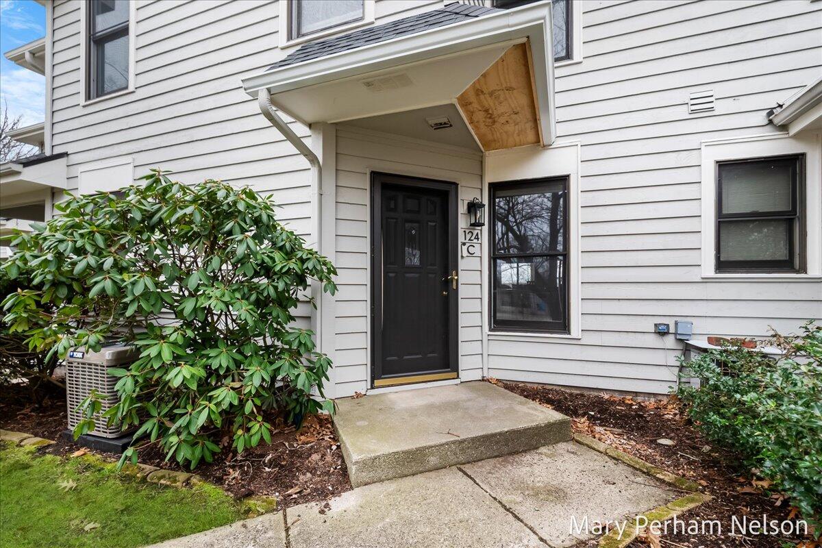 124 Elizabeth Street Saugatuck MI 49453