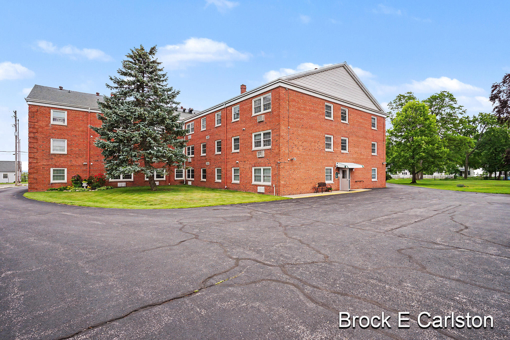 1249 Lakeshore Drive Muskegon MI 49441