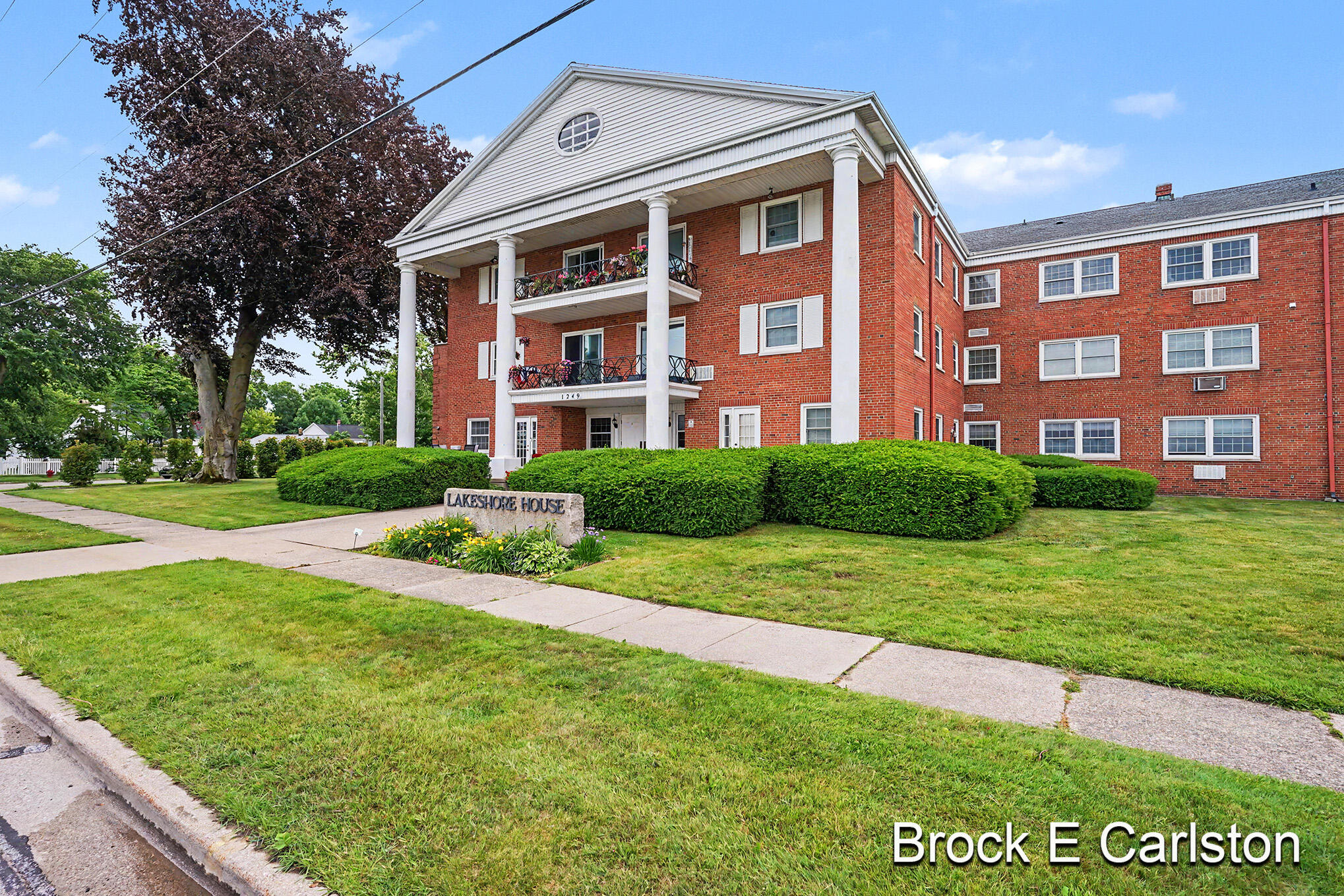 1249 Lakeshore Drive Muskegon MI 49441