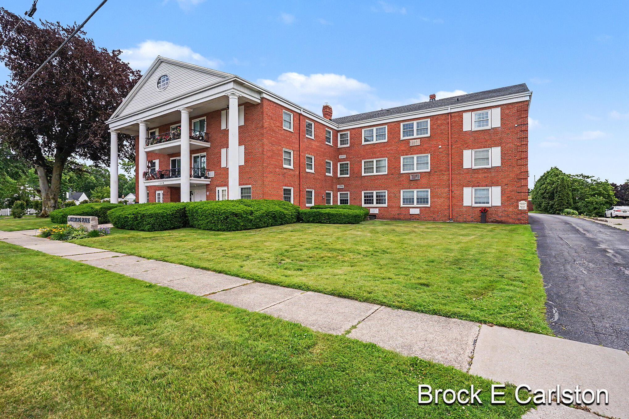 1249 Lakeshore Drive Muskegon MI 49441