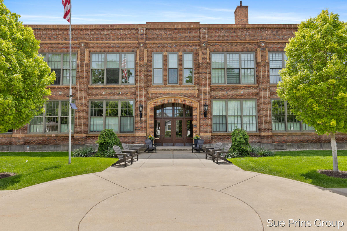 156 W 11th Street Holland MI 49423