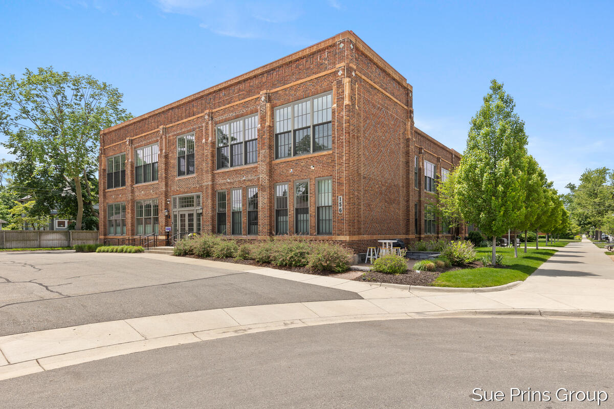 156 W 11th Street Holland MI 49423