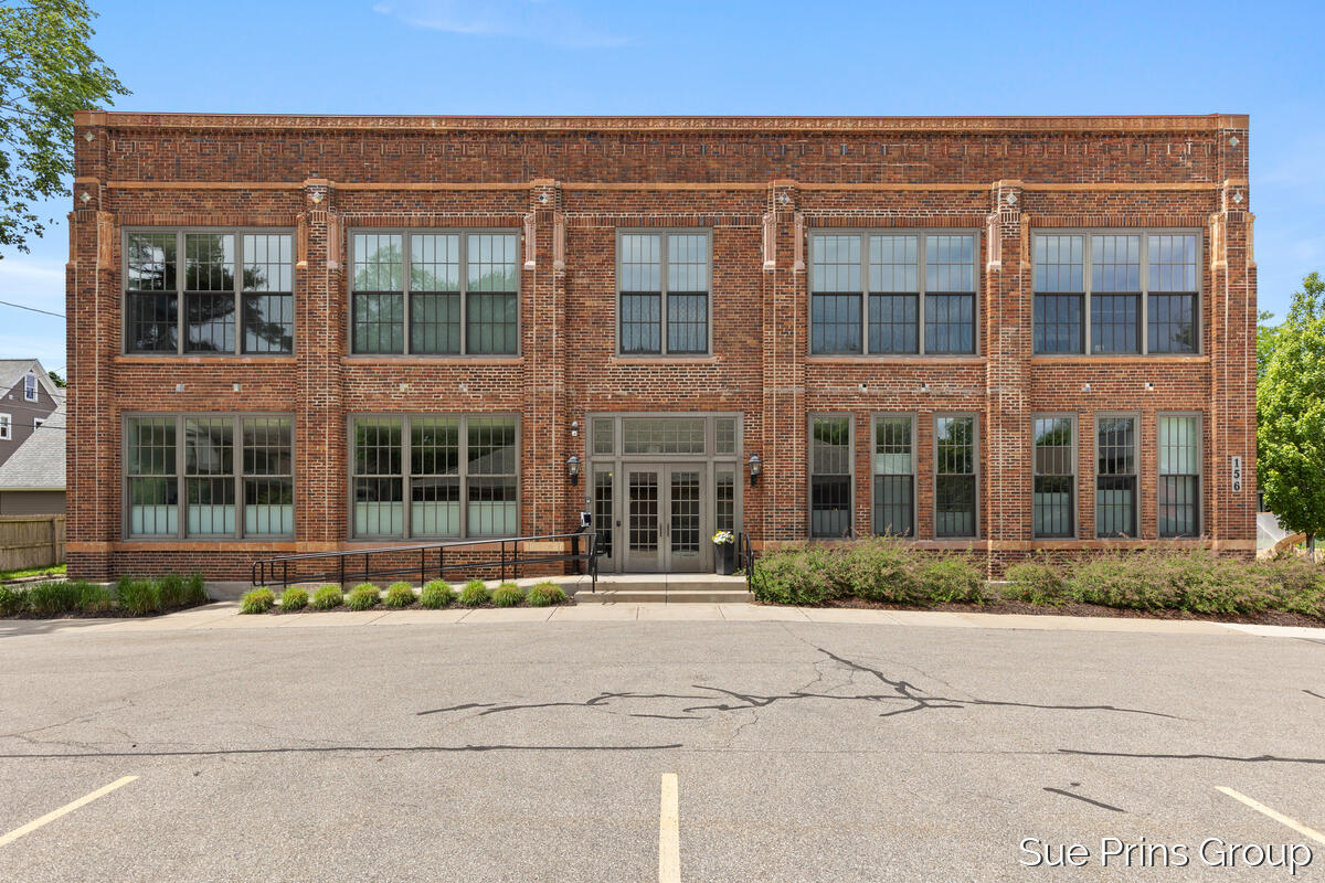 156 W 11th Street Holland MI 49423