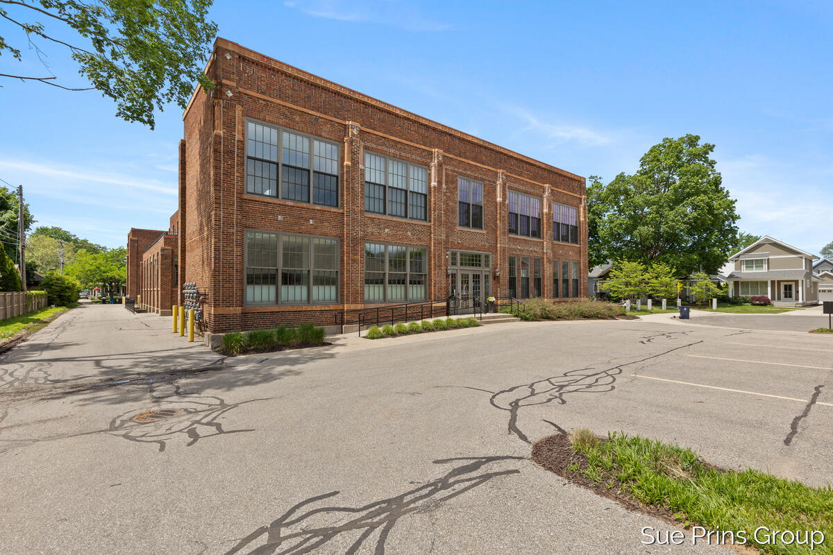 156 W 11th Street Holland MI 49423