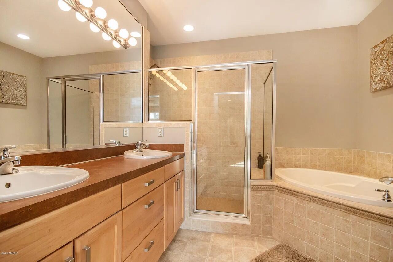 2554 Forest Hill Avenue SE Grand Rapids MI 49546
