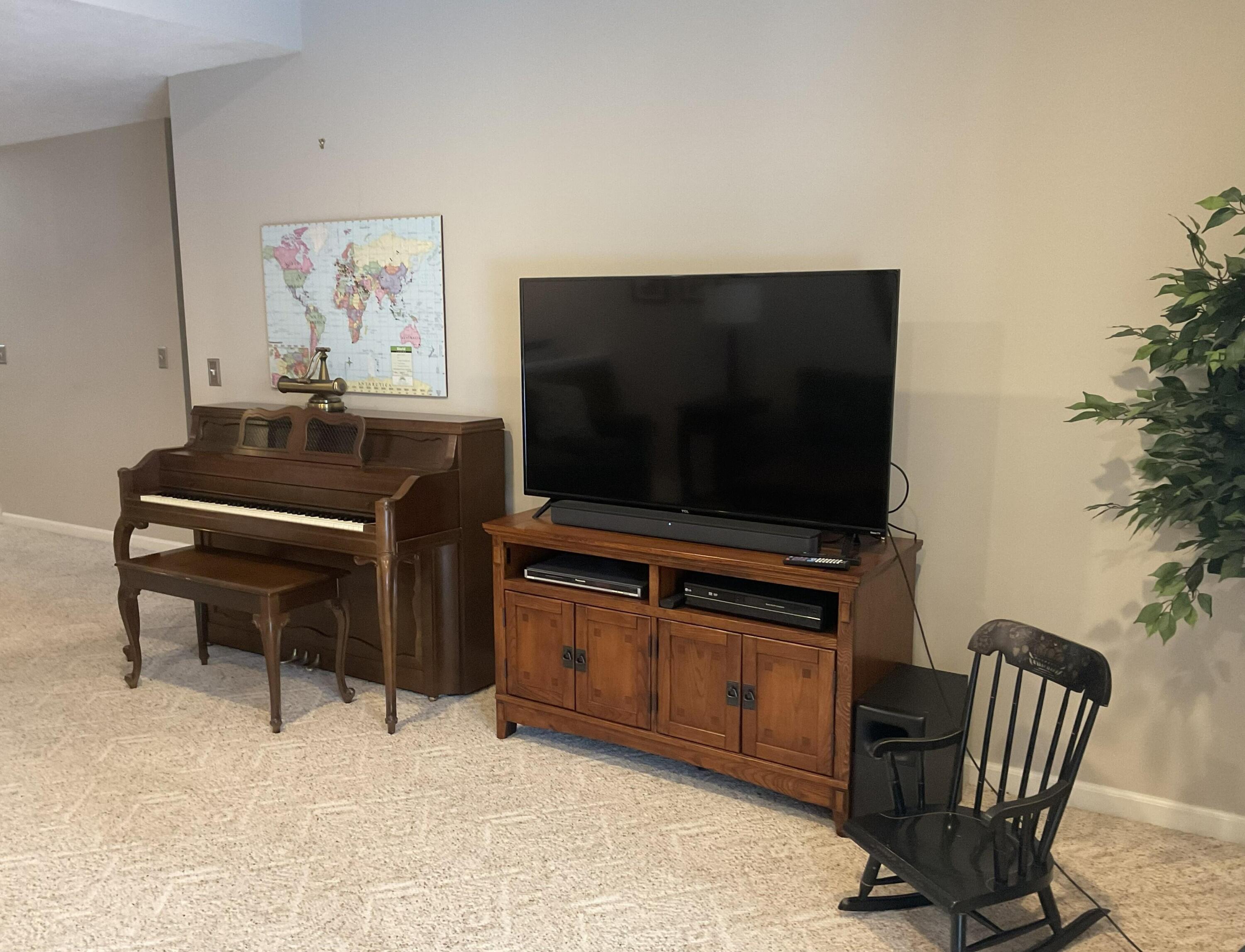 2554 Forest Hill Avenue SE Grand Rapids MI 49546