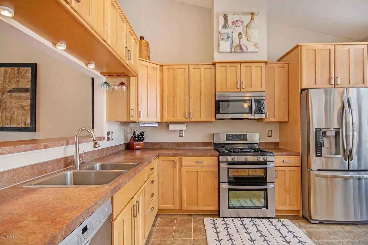 2554 Forest Hill Avenue SE Grand Rapids MI 49546