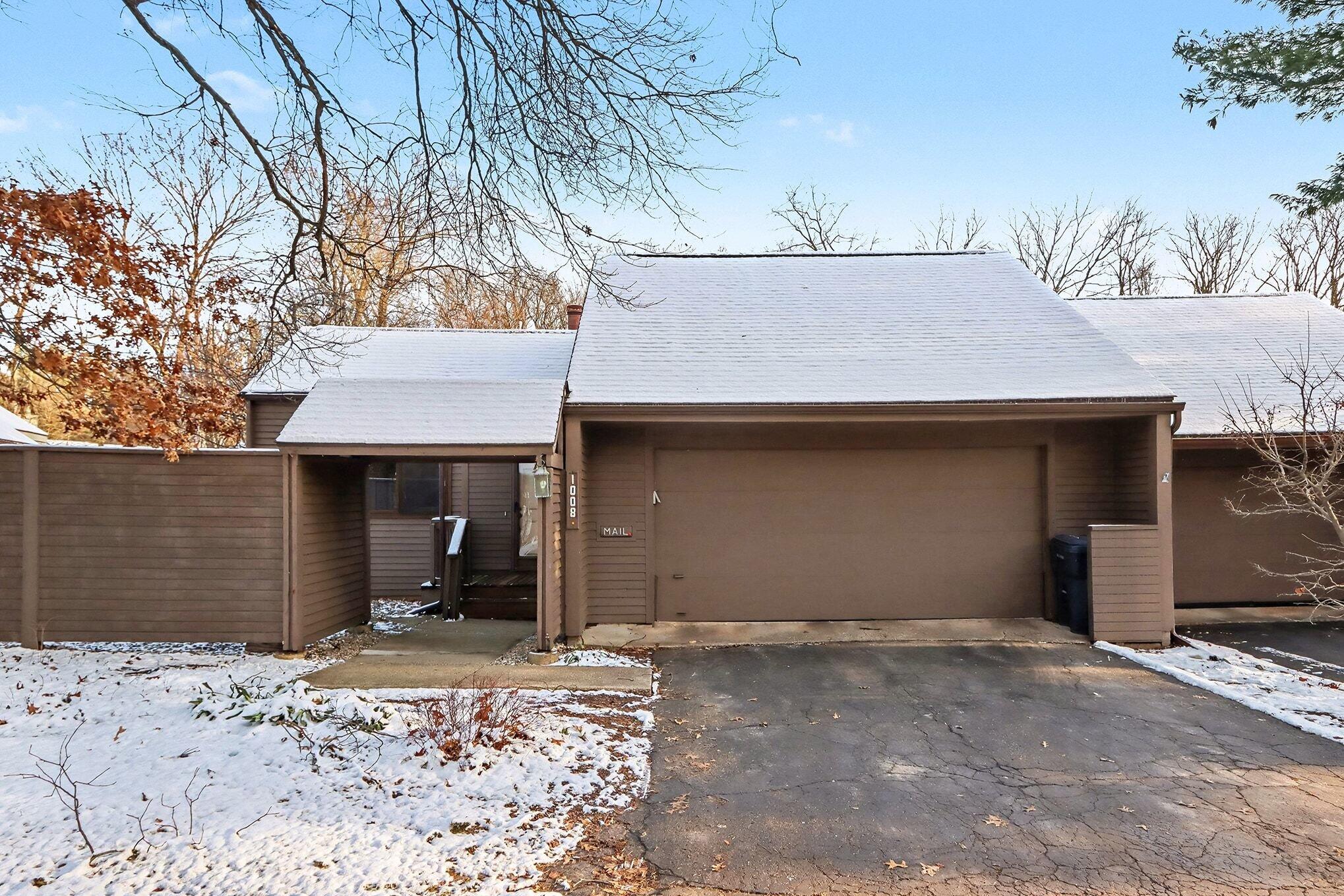 1008 Cohasset Lane Kalamazoo MI 49008