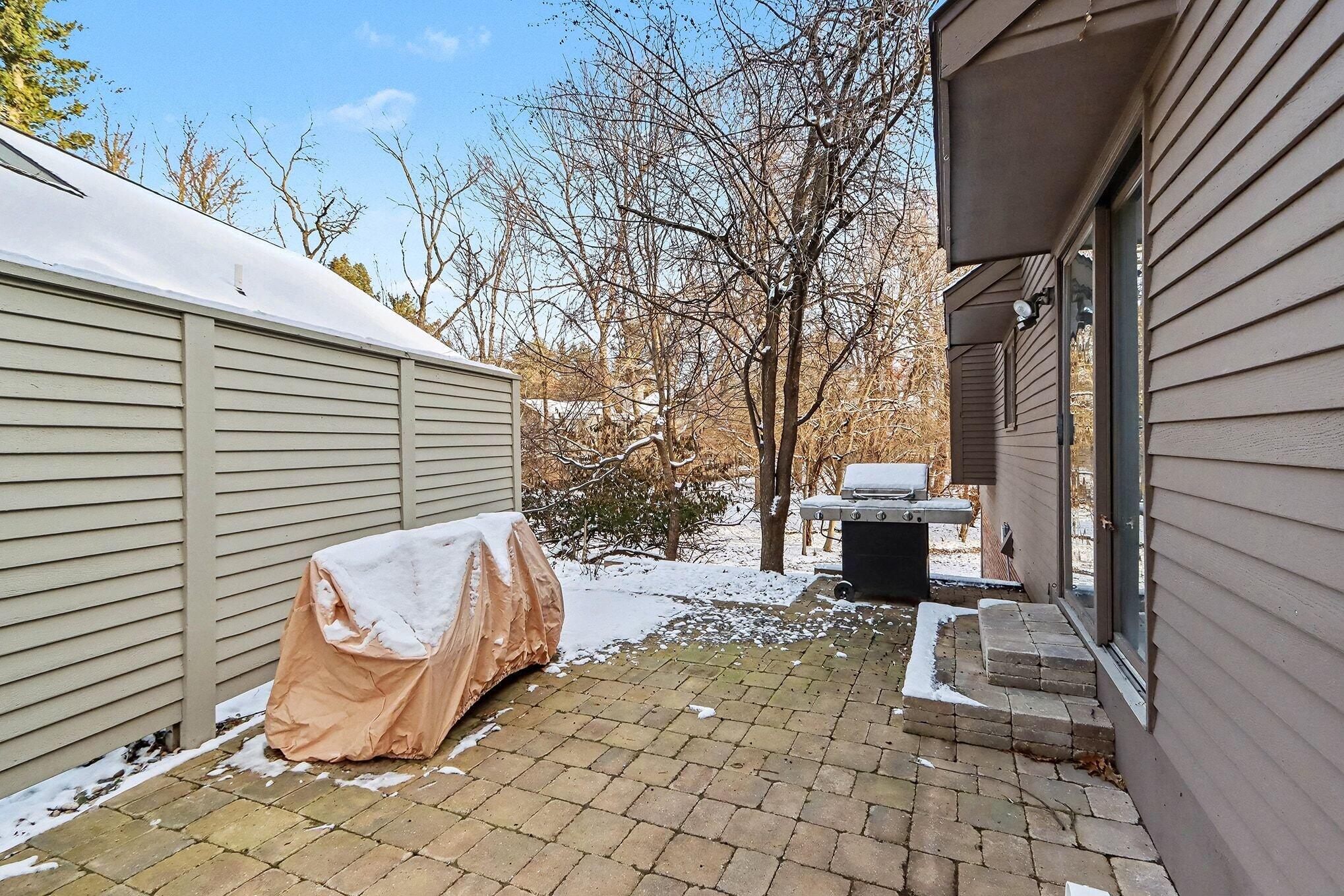1008 Cohasset Lane Kalamazoo MI 49008