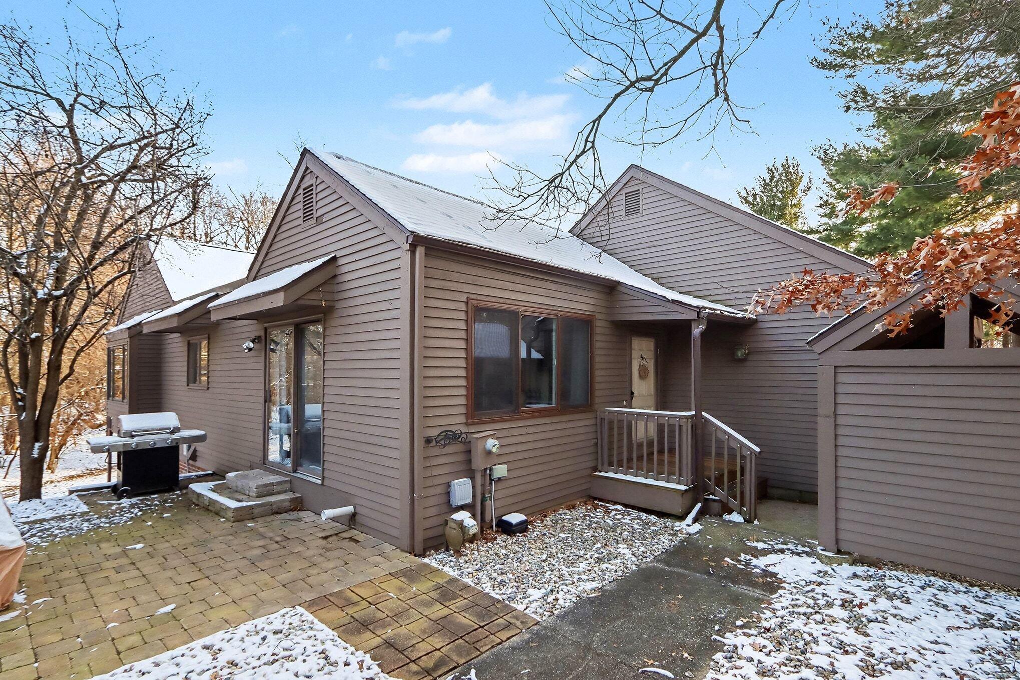 1008 Cohasset Lane Kalamazoo MI 49008