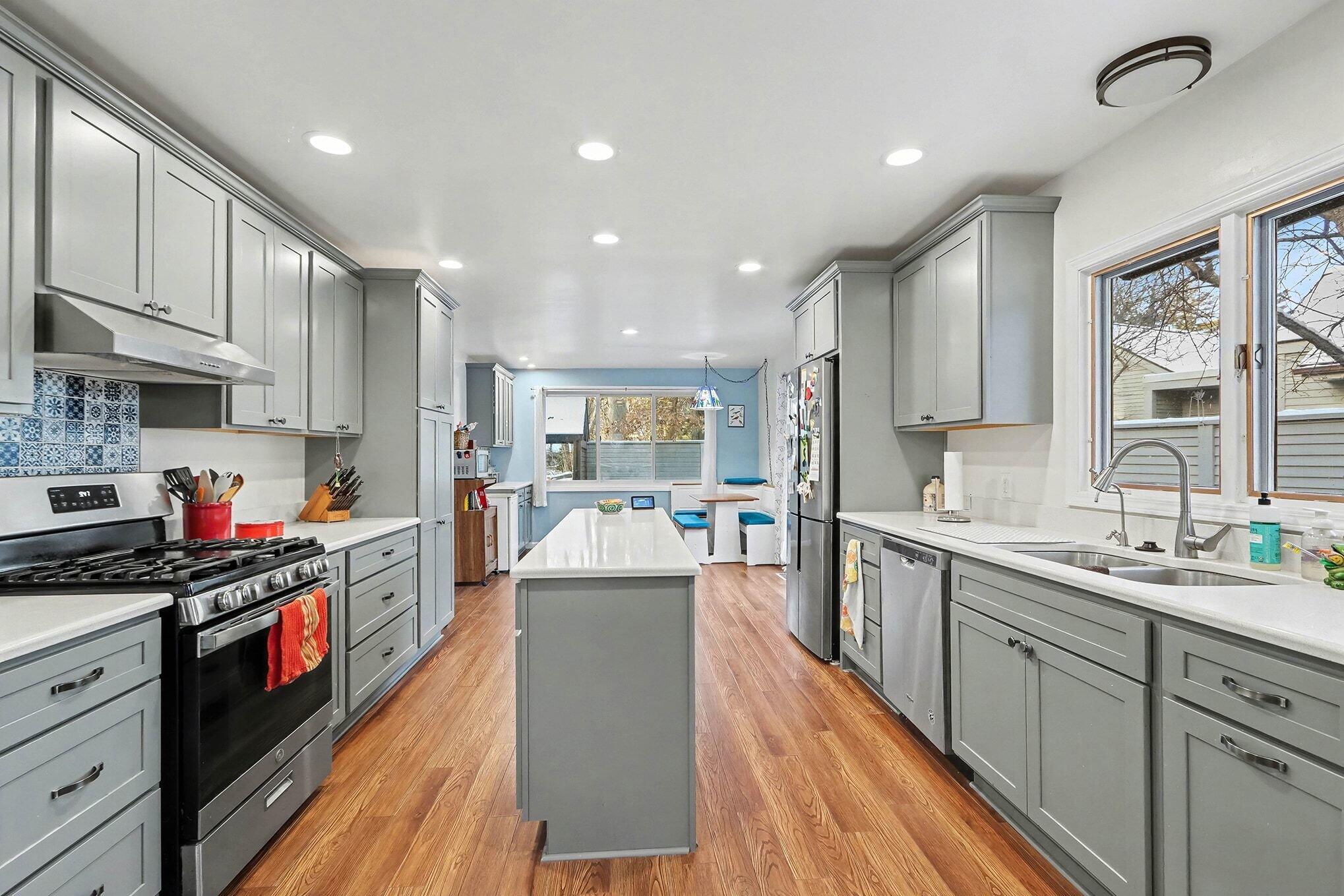 1008 Cohasset Lane Kalamazoo MI 49008