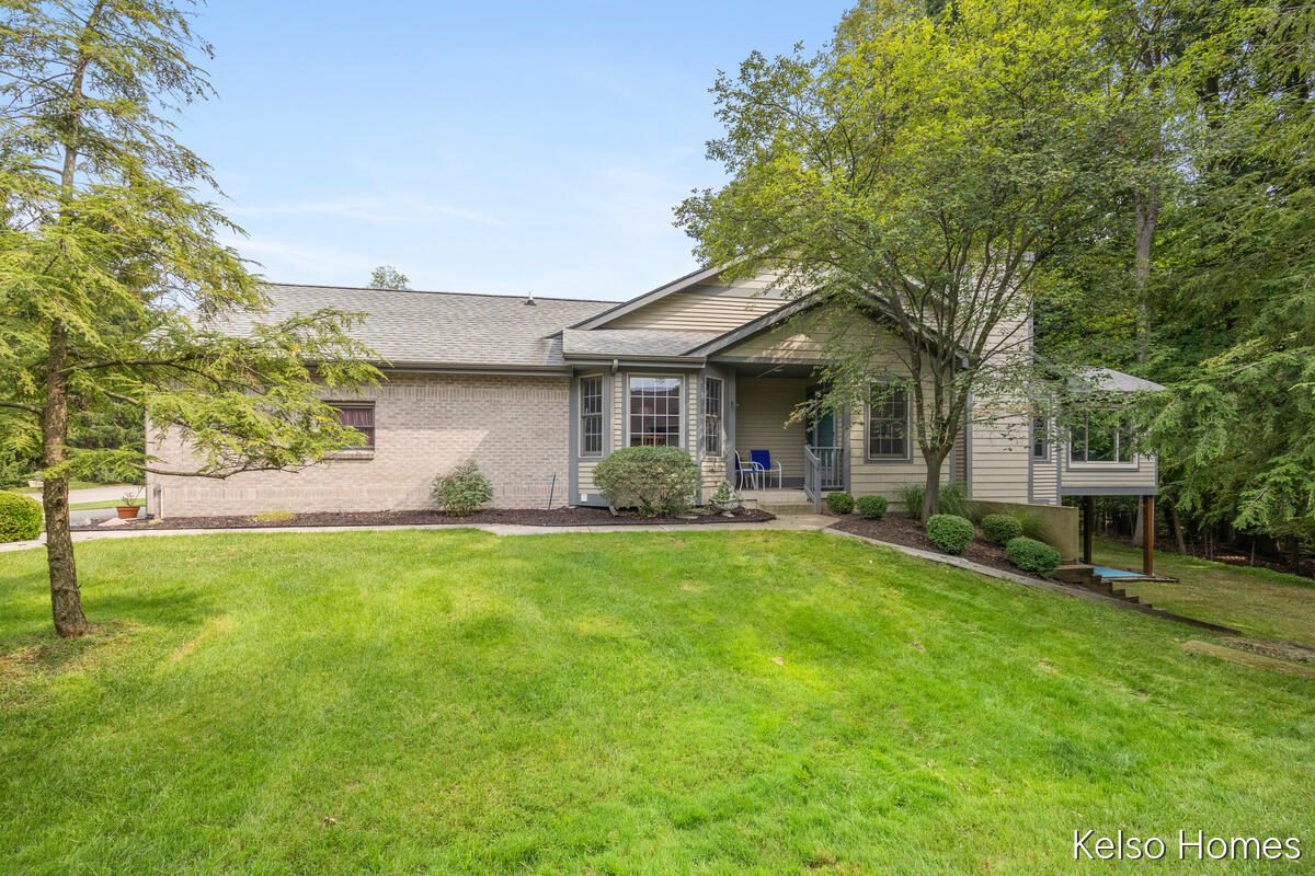 2122 S Cross Creek Drive SE Grand Rapids MI 49508