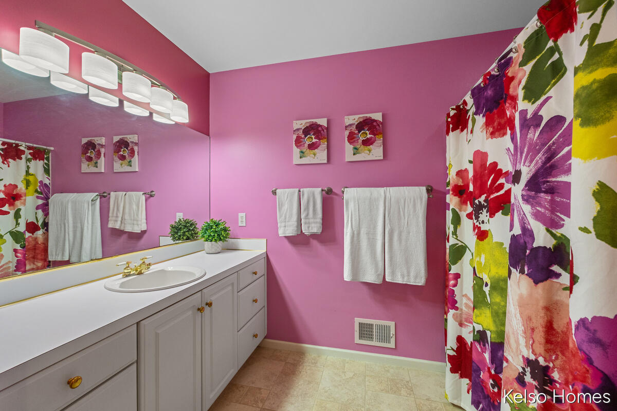 2122 S Cross Creek Drive SE Grand Rapids MI 49508