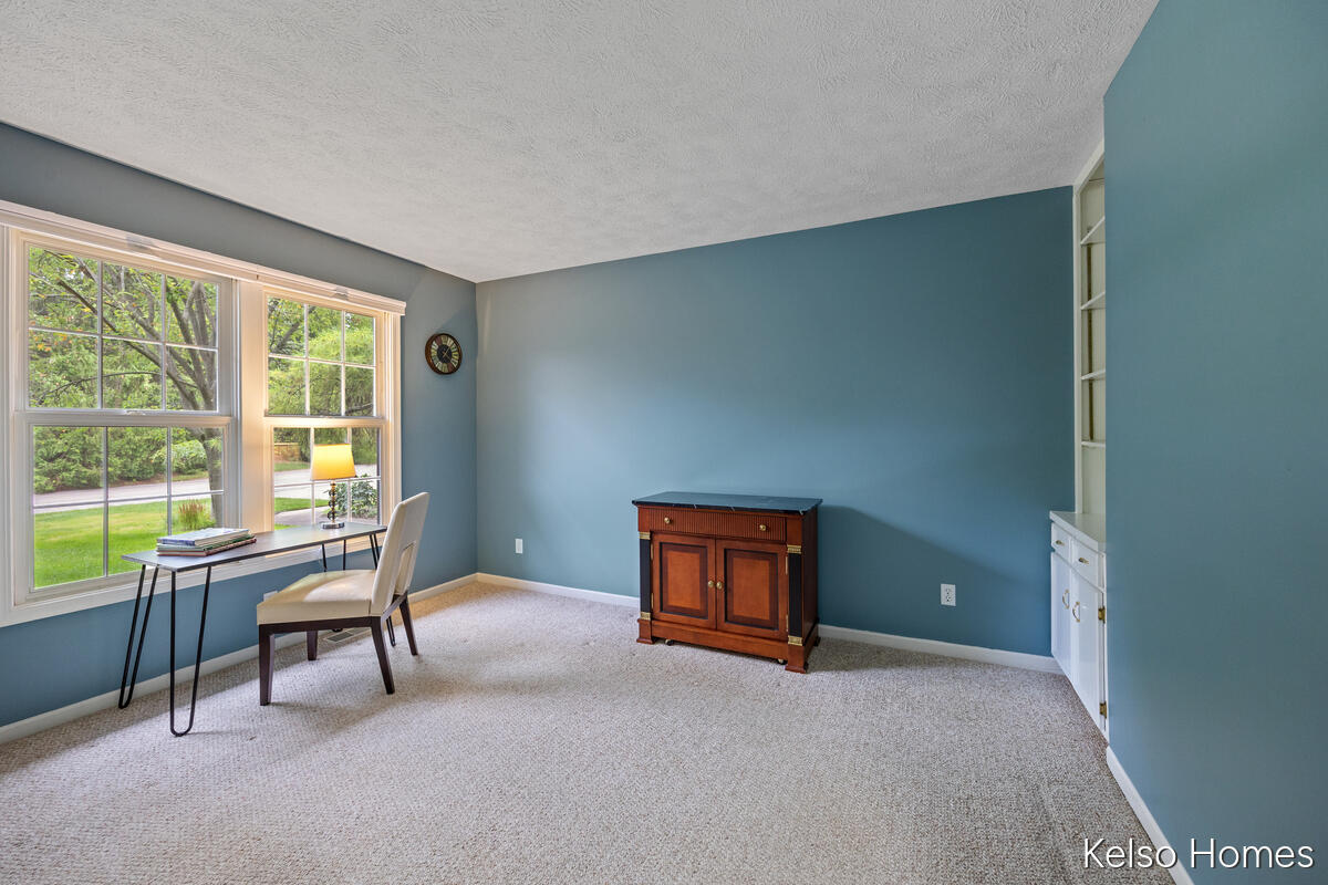 2122 S Cross Creek Drive SE Grand Rapids MI 49508