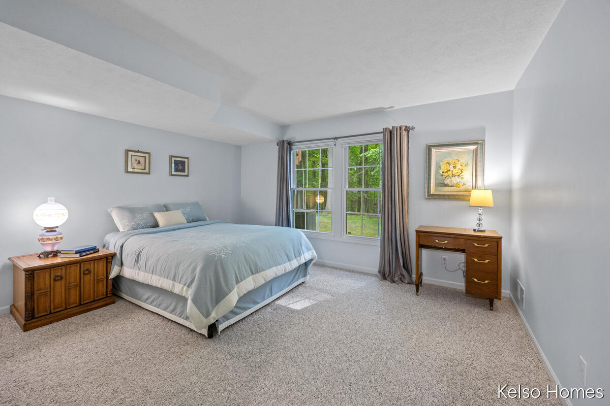 2122 S Cross Creek Drive SE Grand Rapids MI 49508