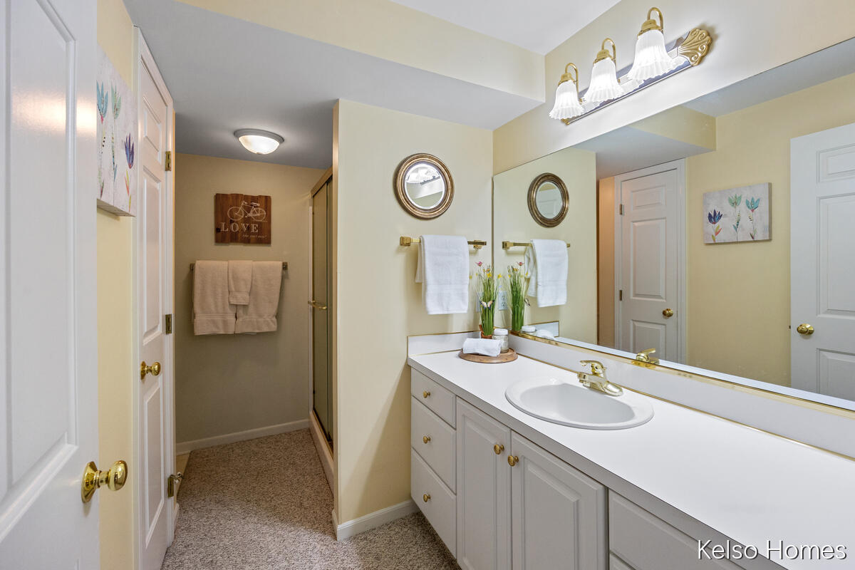 2122 S Cross Creek Drive SE Grand Rapids MI 49508