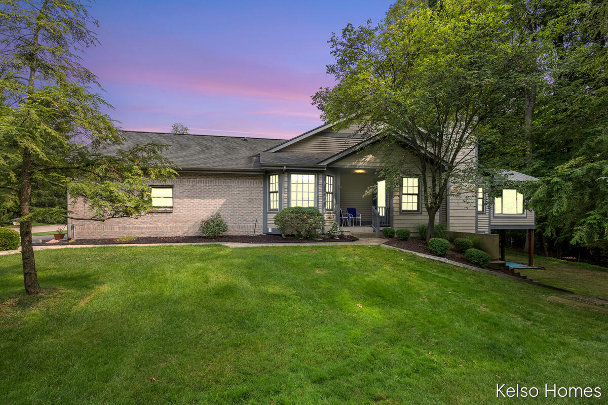 2122 S Cross Creek Drive SE Grand Rapids MI 49508
