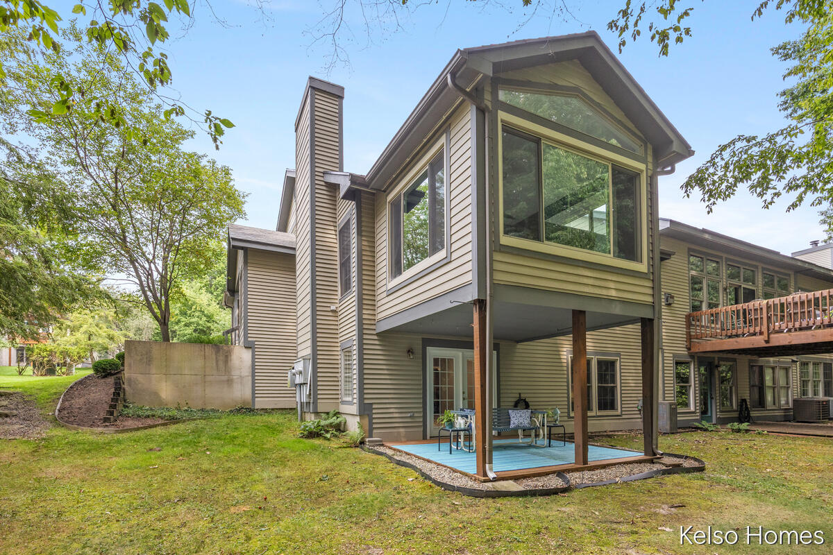 2122 S Cross Creek Drive SE Grand Rapids MI 49508