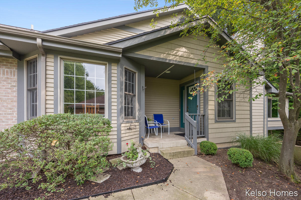 2122 S Cross Creek Drive SE Grand Rapids MI 49508