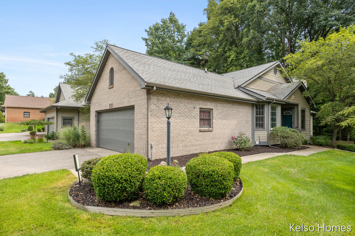 2122 S Cross Creek Drive SE Grand Rapids MI 49508