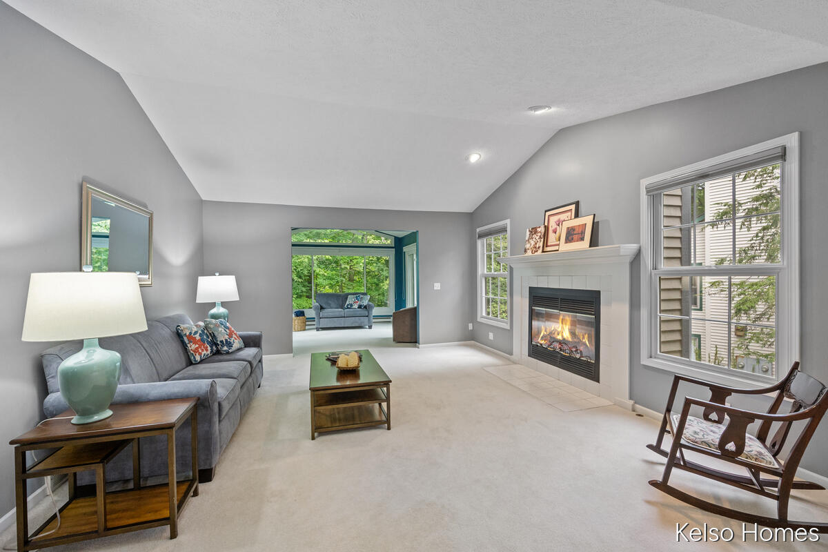 2122 S Cross Creek Drive SE Grand Rapids MI 49508