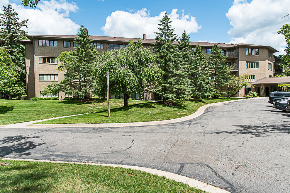 4040 Greenleaf Circle Kalamazoo MI 49008