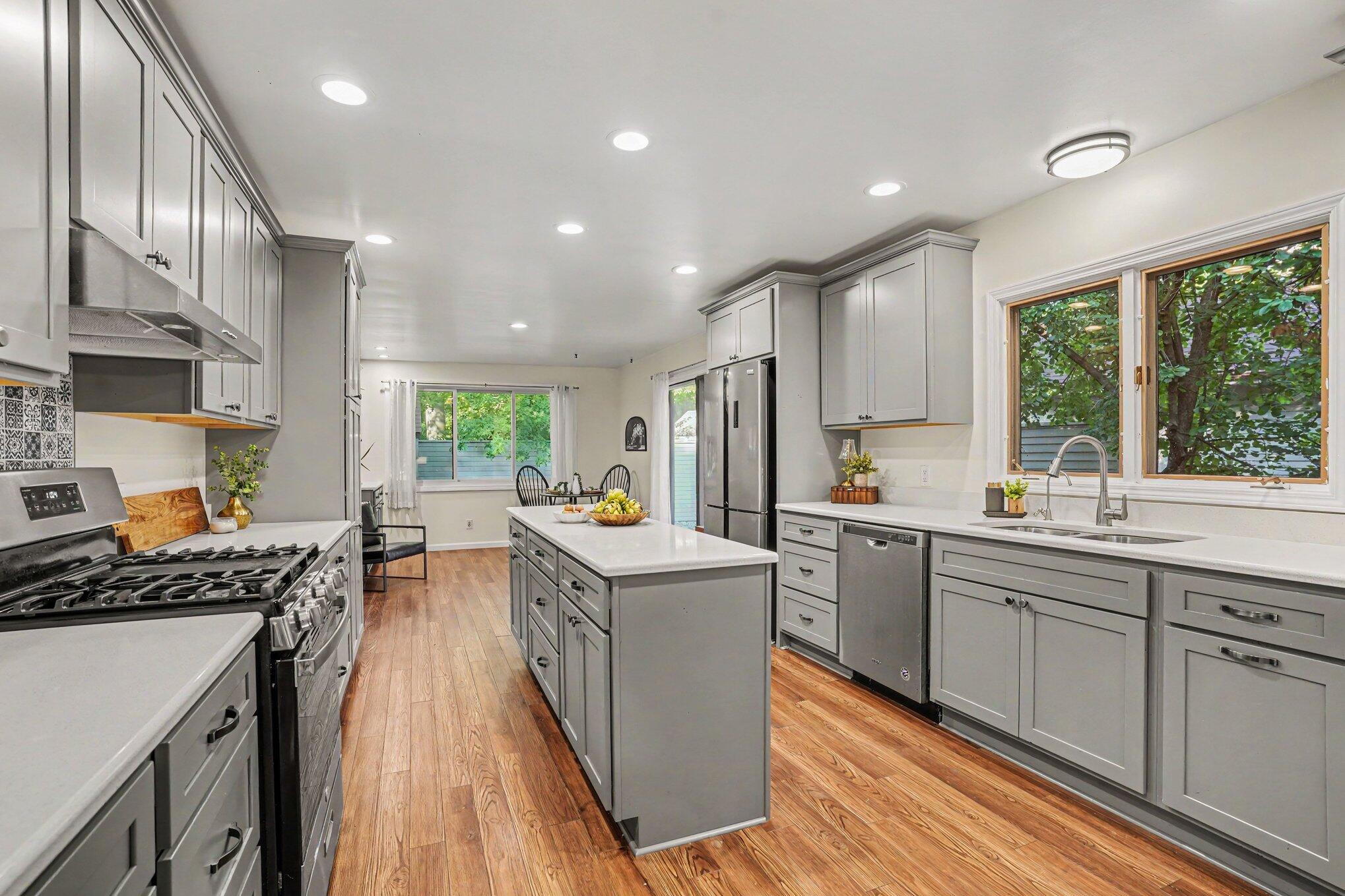 1008 Cohasset Lane Kalamazoo MI 49008