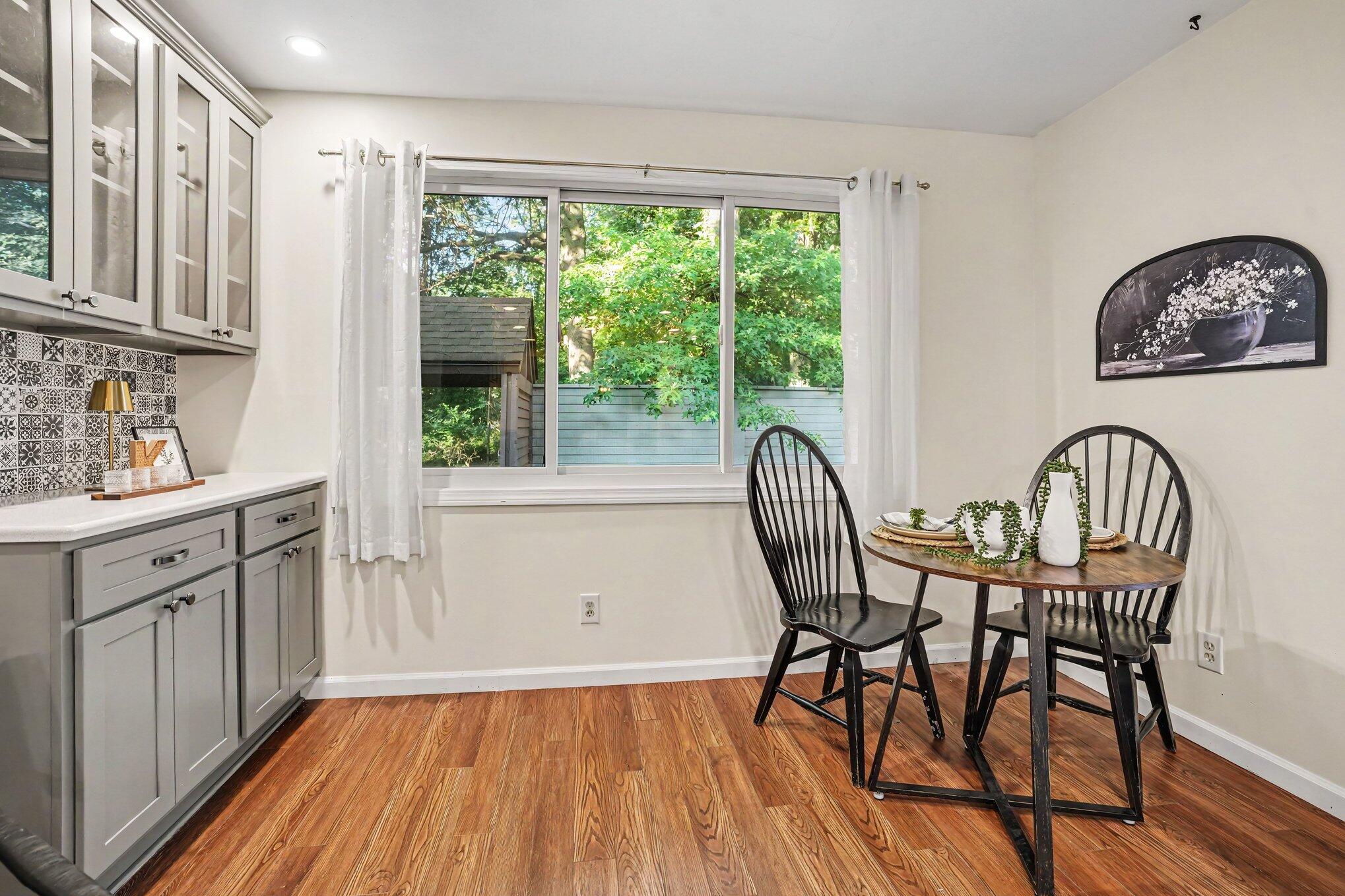 1008 Cohasset Lane Kalamazoo MI 49008