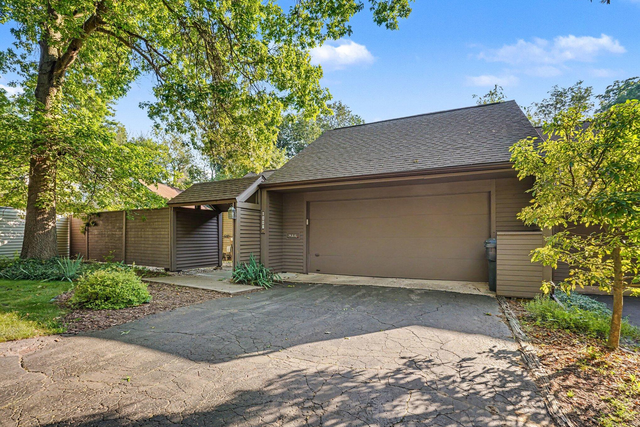 1008 Cohasset Lane Kalamazoo MI 49008